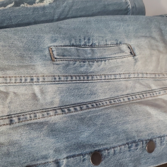 𝅺easel Distressed Denim Jacket NWT - Picture 9 of 13